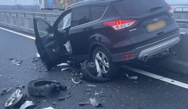 Ravage na aanrijding op brug | Brand zorgt voor schade aan vier auto's