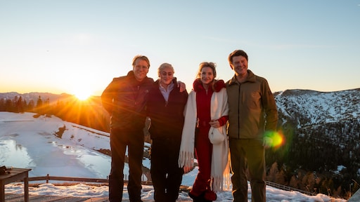 Astrid Holleeder enthousiast over gezelschap bij Casa di Beau Winterspecial: 'Wat een schatje'