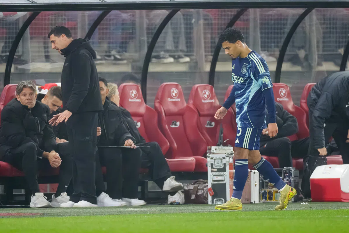 Wijndal onthult eerste ingeving na rode kaart tijdens AZ - Ajax: 'Ik wilde...'