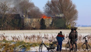 Veel schade in loods Tzummarum na grote brand