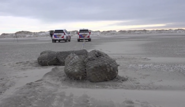 Pakketten die gisteren op Terschelling aanspoelden waarschijnlijk vol drugs
