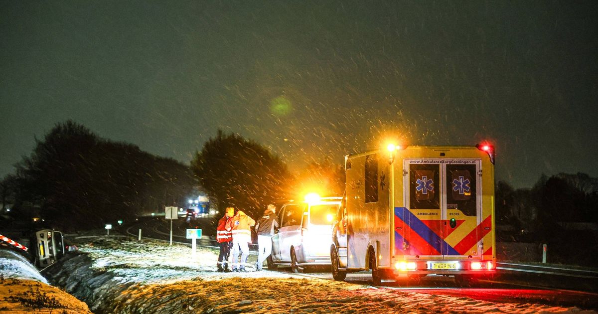 112-nieuws: Auto belandt in sloot bij Ter Apel - RTV Noord