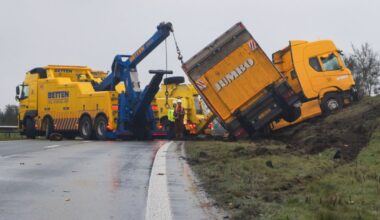 Sintrale As nog steeds afgesloten na ongeluk bij Feanwâlden | Verkeer naar Flevoland opgelet: Ketelbrug in A6 vanavond en vannacht dicht - Omrop Fryslân