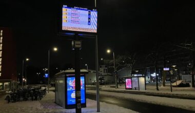 Treinen en bussen rijden niet en Rijkswaterstaat waarschuwt voor gladheid, volg hier het laatste nieuws