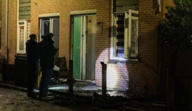 Ruiten van meerdere huizen springen bij explosie | Derde explosie in jaar tijd bij huis op tien hoog - Rijnmond