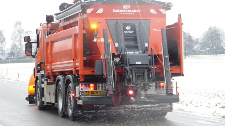 Een strooiwagen van de Gemeente Barneveld (archieffoto).