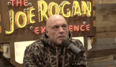 Trump dag 359: Trump beëindigt verblijfsstatus Somaliërs, ICE geeft 8 miljoen aan pro-ICE-influencers, Trump zegt dat er 'hulp' komt voor Iraanse demonstranten, sluit immigratierechtbank ondanks achterstand 120.000 zaken, 2,4% meer broeikasgas VS in 2025, Rogan valt immigratiebeleid trump aan