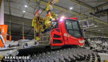 In beeld: zo zag de evacuatie van skiërs uit de stilgevallen stoeltjeslift eruit - L1 Nieuws