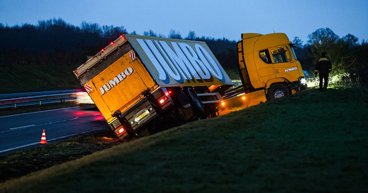 Sintrale As afgesloten na ongeluk bij Feanwâlden | Botsing op A7 bij Terwispel - Omrop Fryslân
