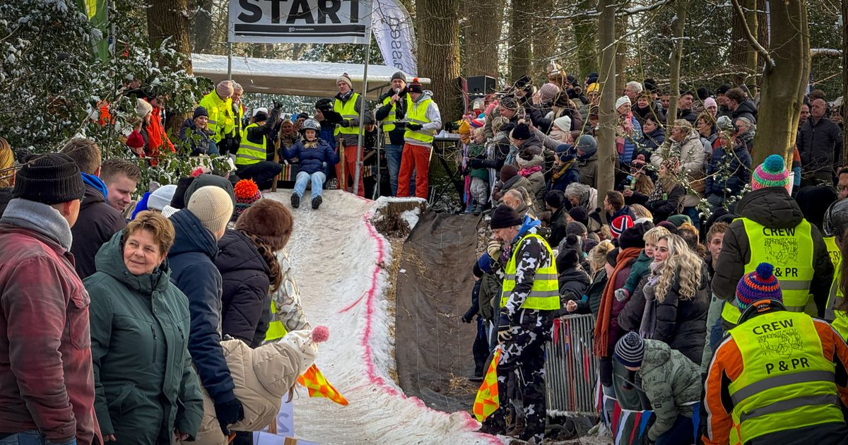Spectaculaire traditie keert terug in Westerbork: 'Pan onder de kont en volle bak van de baan af'