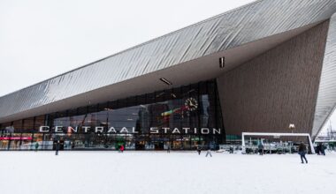 Winterweer: Guillermo kan weer met de bus naar zijn werk | Rijkswaterstaat: situatie op de weg is overzichtelijk - Rijnmond