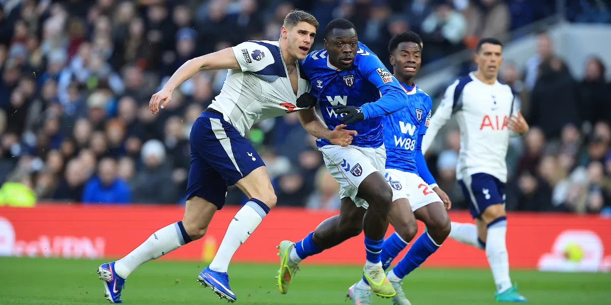 Bosman wilde Brobbey helpen met koppen