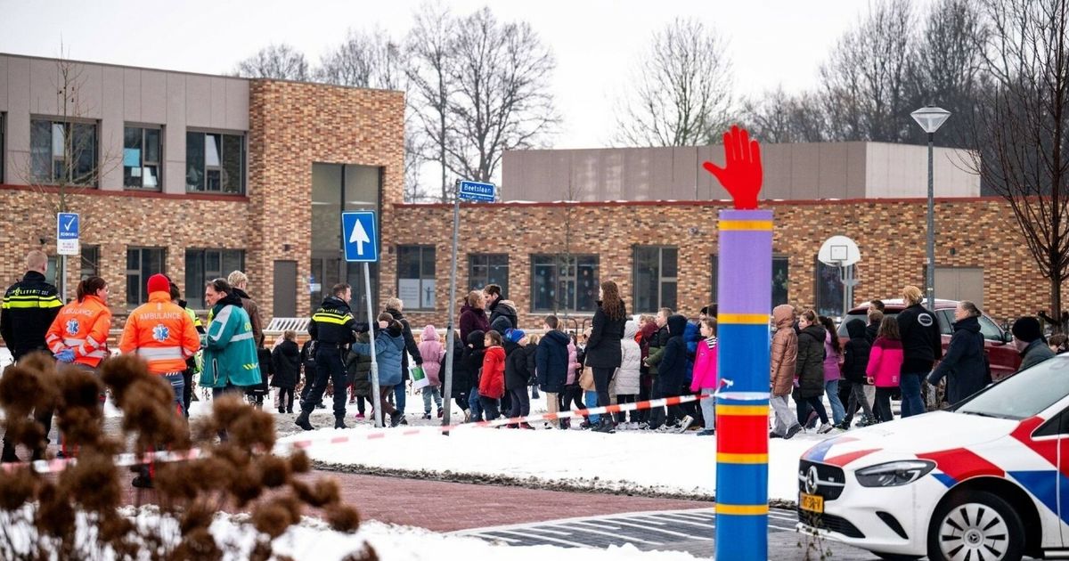 Bommelding op woonlocatie in Eelde en school in Emmen