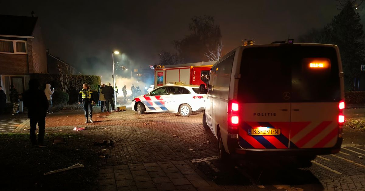 Brandweer in Drachten bekogeld met zwaar vuurwerk, niemand aangehouden