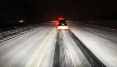 Lees terug: auto raakt van de weg door sneeuwduinen, gevoelstemperatuur morgen naar -15 - RTV Drenthe