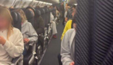 Reizigers ruim acht uur vast in stilstaand vliegtuig dat naar Londen zou gaan