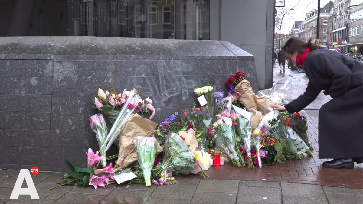 Bloemen neergelegd bij plek waar fietsster (25) overleed in De Pijp: "Ik ben er stil van"