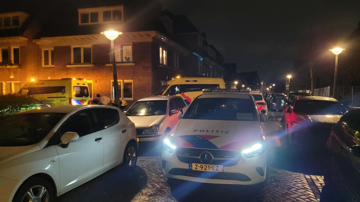 Man (20) gewond nadat vuurwapen per ongeluk afgaat in woning, 17-jarige aangehouden