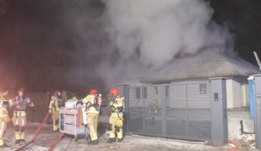 Veel rookontwikkeling bij uitslaande brand in villa Blaricum