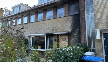 Grote schade na explosie bij woning in Naarden, ook huizen buren ontruimd