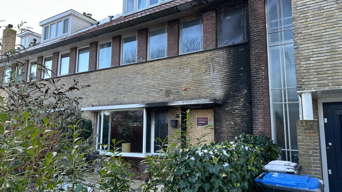 Grote schade na explosie bij woning in Naarden, ook huizen buren ontruimd