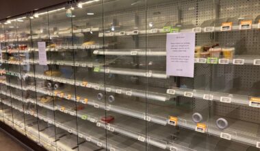 Lege schappen in supermarkten, ook bezorgers rijden amper: "Veiligheid voorop"