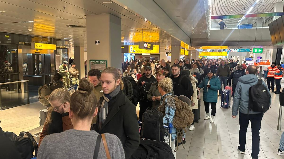 Stroomstoring Schiphol opgelost, inchecken weer mogelijk