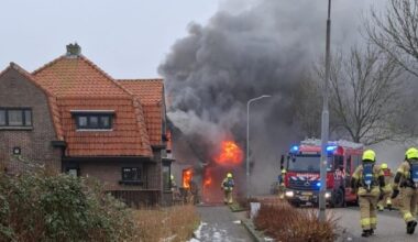 Grote brand in Oudesluis verwoest twee woningen