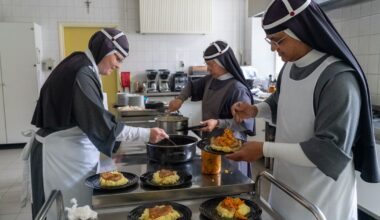 Elektrische dekens, kacheltjes en kippensoep voor zieke zusters: Weert komt in actie