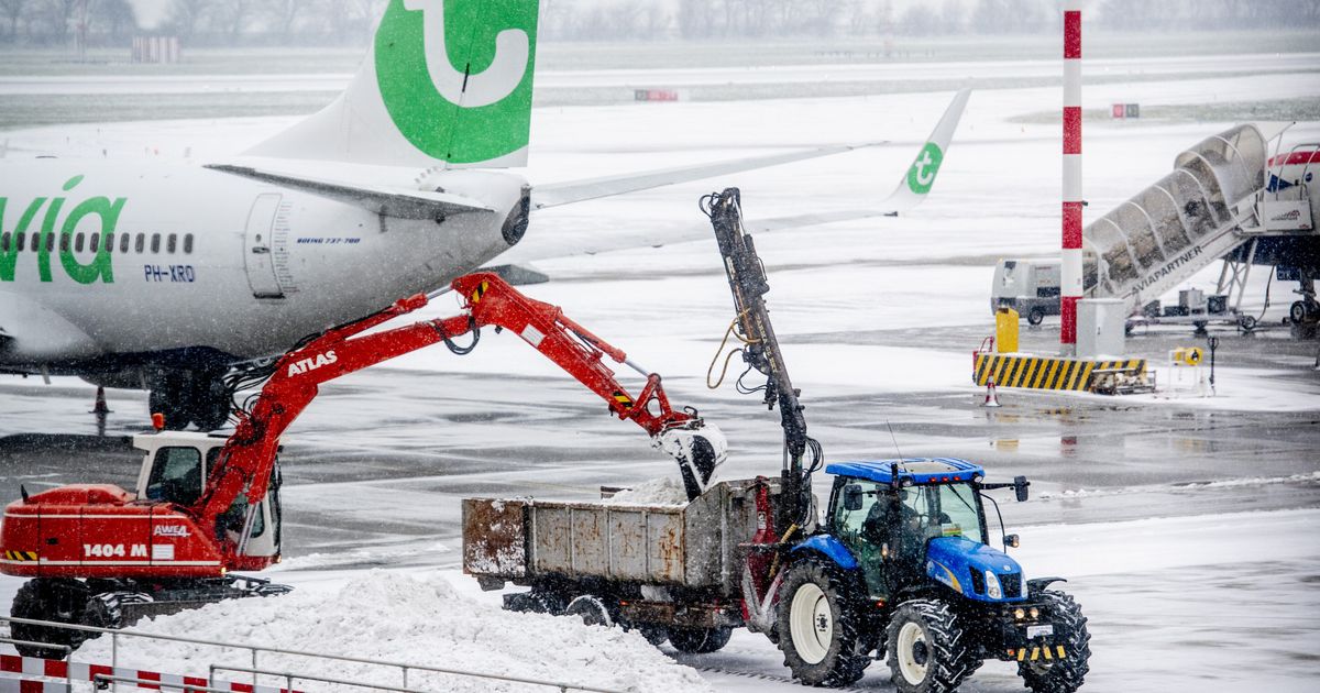 Rotterdam The Hague Airport: nog geen vliegtuig geland of vertrokken, toestel wijkt uit naar België - Omroep West