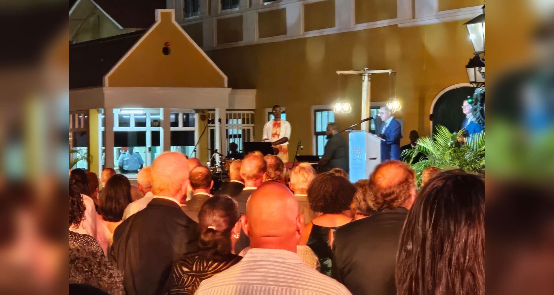 Nieuwjaarstoespraak Gouverneur benoemt risico’s van toeristische groei