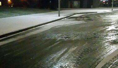 KNMI waarschuwt voor gladheid door winterse neerslag, drukke ochtendspits verwacht