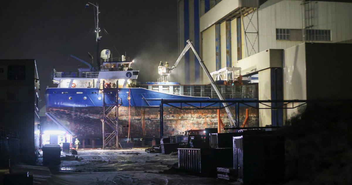 Grote brand op schip in Harlingen