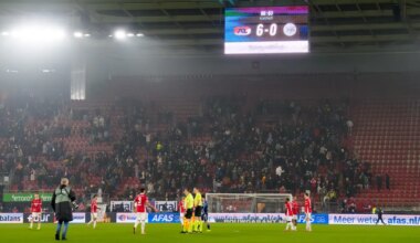 Extreem pijnlijk: Ajax-speler gooit shirt in uitvak, maar krijgt hem gelijk terug