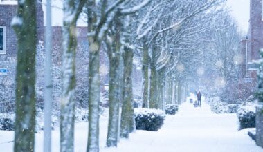 Scholen in Emmen eerder dicht door sneeuw: 'Het is maar 4 graden in het lokaal'