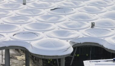 Stationsplein Utrecht afgesloten vanwege sneeuw op Bollendak - RTV Utrecht