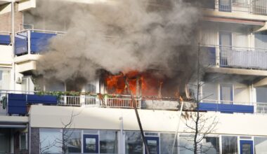 Brand in flat in Assen geblust, meerdere woningen onbewoonbaar