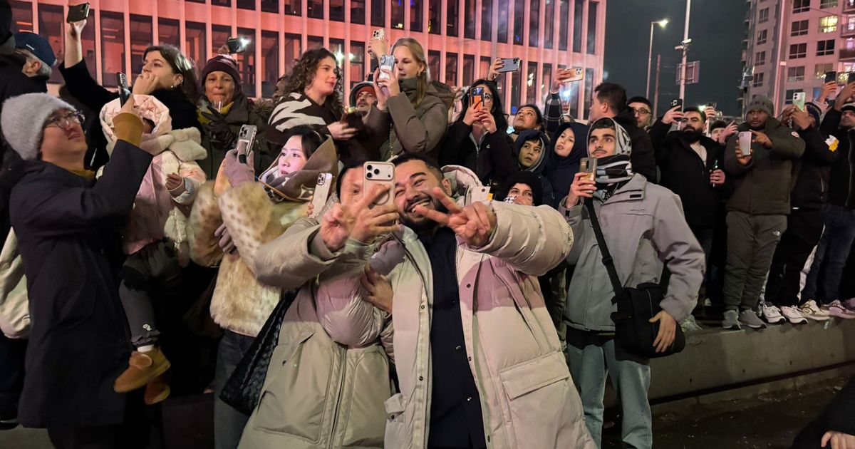 ‘Gelukkig nieuwjaar!’ klonk in alle talen op de kade in Rotterdam - Rijnmond