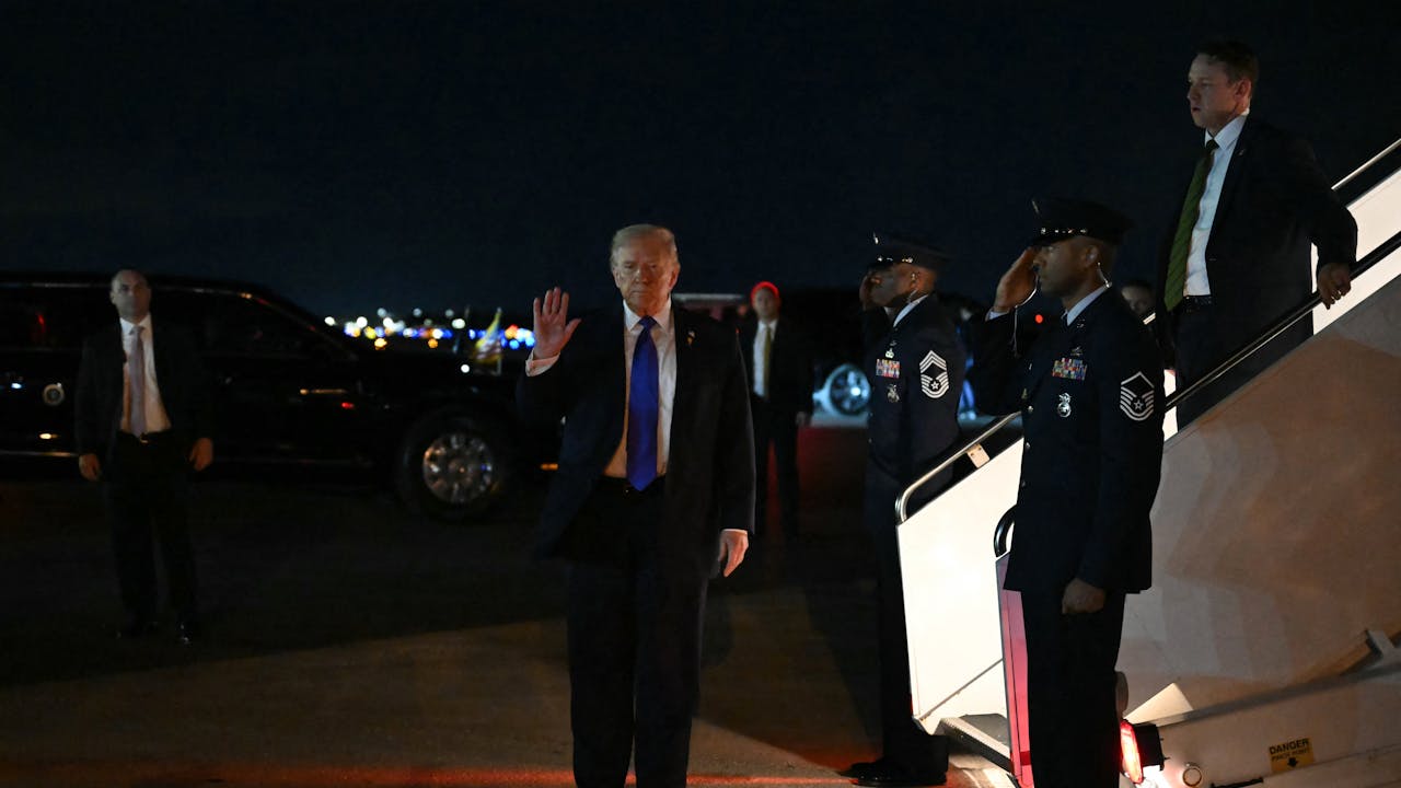 Trump herhaalt dreigement over militaire interventie Groenland - Het Financieele Dagblad