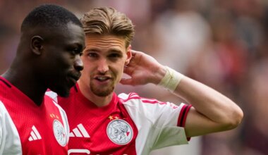 Kenneth Taylor ontvangt dankwoord van Brian Brobbey na transfer