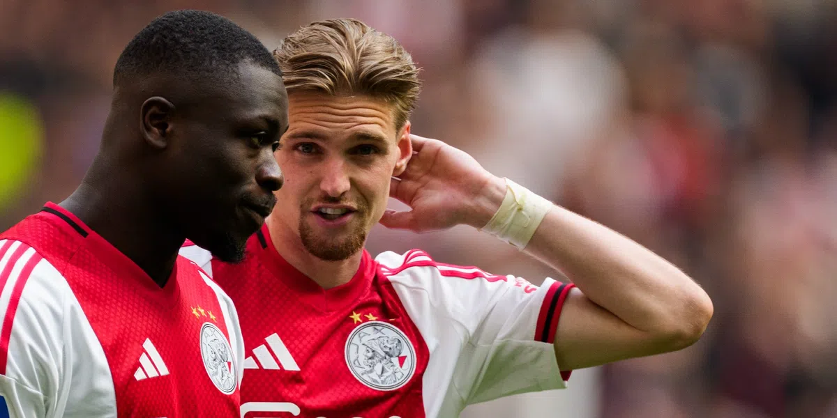 Kenneth Taylor ontvangt dankwoord van Brian Brobbey na transfer