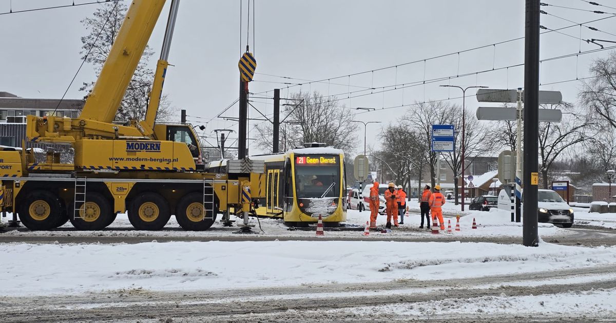 Tram ontspoord bij botsing met busje in Nieuwegein - RTV Utrecht