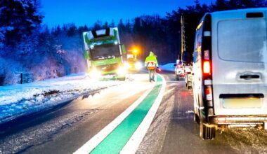 Ongelukken op gladde wegen | Geen busvervoer: "Kunnen verschil tussen weg en berm niet zien"