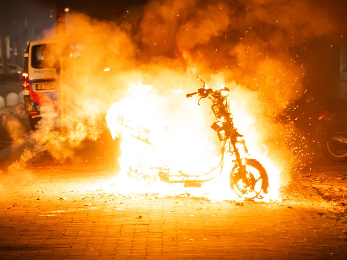 Scooter brandt volledig af