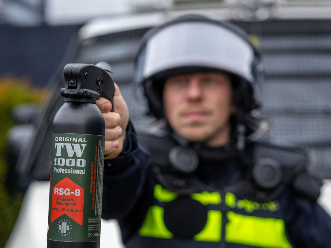 ME werkt met grotere pepperspraybussen