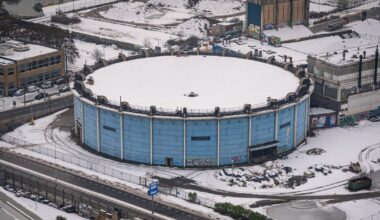 Instortingsgevaar door sneeuw op Ferro Dome: ‘Het dak is helemaal doorgezakt’ - Rijnmond