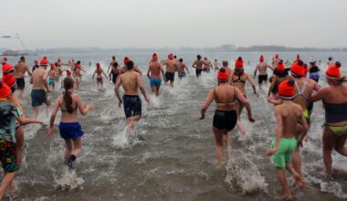 Nieuwjaarsduiken afgelast vanwege de harde wind - Rijnmond