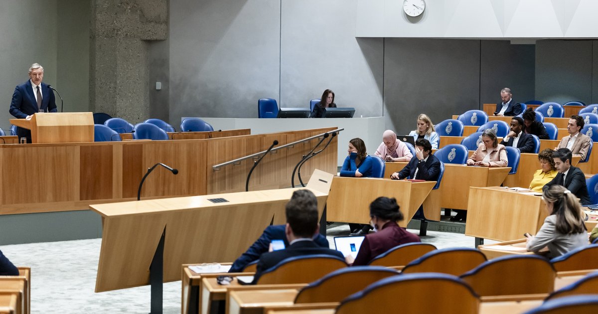 Informateur Sybrand Buma (CDA) tijdens een debat in de Tweede Kamer