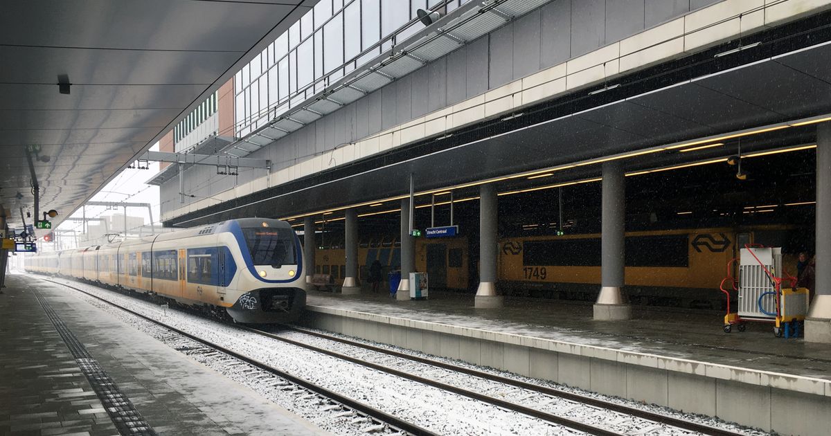 Minder treinen en bussen in de provincie door winterse taferelen - RTV Utrecht
