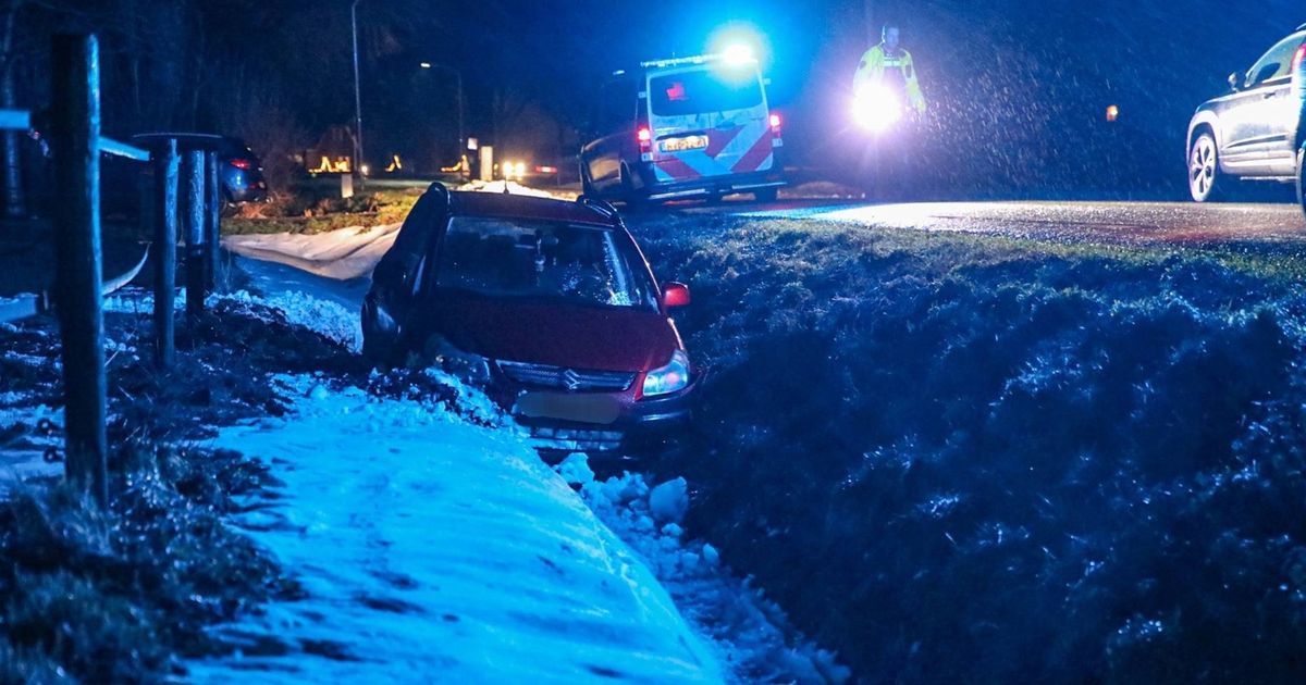 112-nieuws dinsdag 13 januari: Automobilist in de sloot in Westerlee • Botsingen op A7 en A28 - RTV Noord